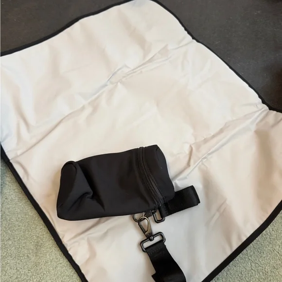 NWOT Cybex Platinum Tote Diaper Bag in Deep Black - Picture 11 of 12